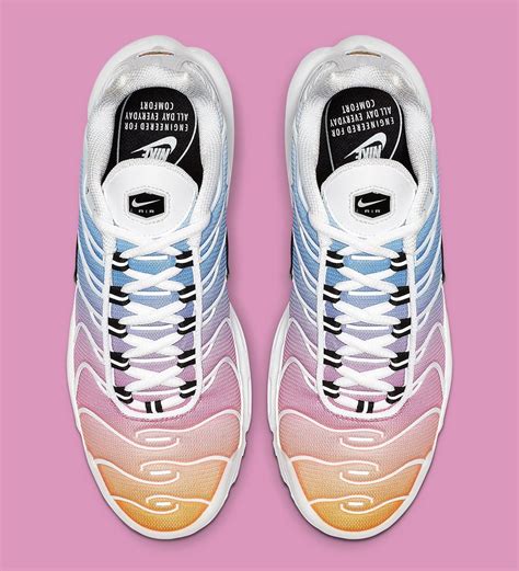 Available Now Nike S Air Max Plus Comes In Captivating Cotton Candy Colors House Of Heat