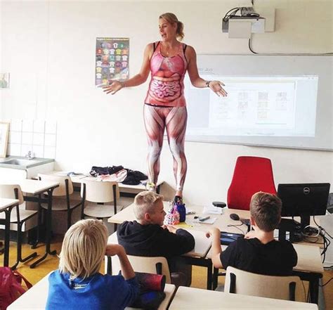 Teacher Took Off Her Clothes During Biology Class Unveiling A Bodysuit With Organs