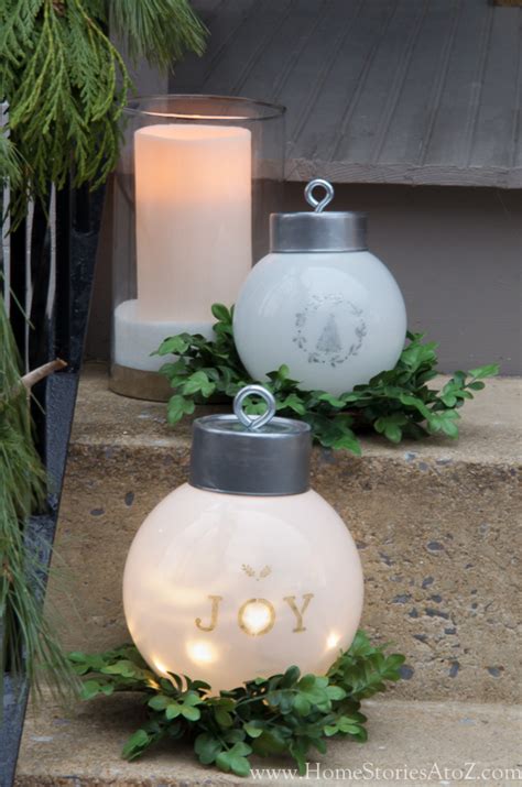 Christmas present topiary from deck the holidays. 8 DIY Oversized Christmas Decorations - Tip Junkie