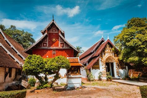 Religião Na Tailândia Templo Dourado Do Lugar De Buddha Para Praying