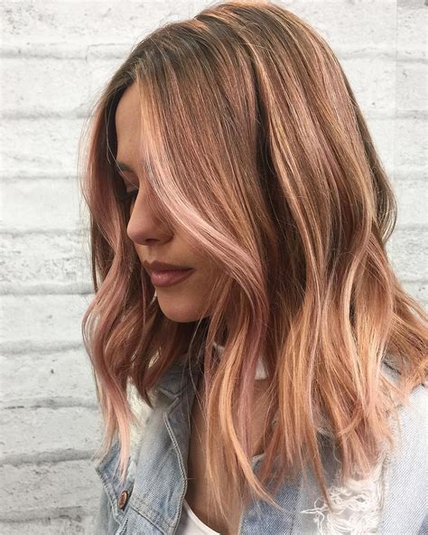 Women's hairstyles & haircuts for 2020. 10 Wavy Shoulder Length Hairstyles 2020