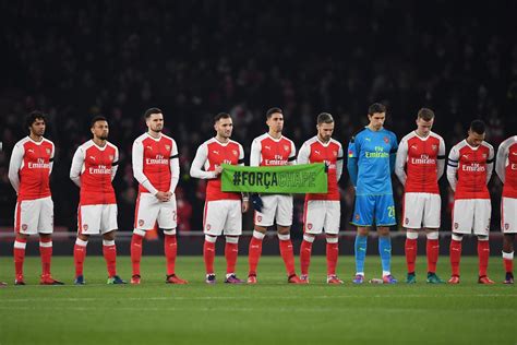Arsenal vs Southampton: Gabriel holds 'Forza Chape' banner in tribute 