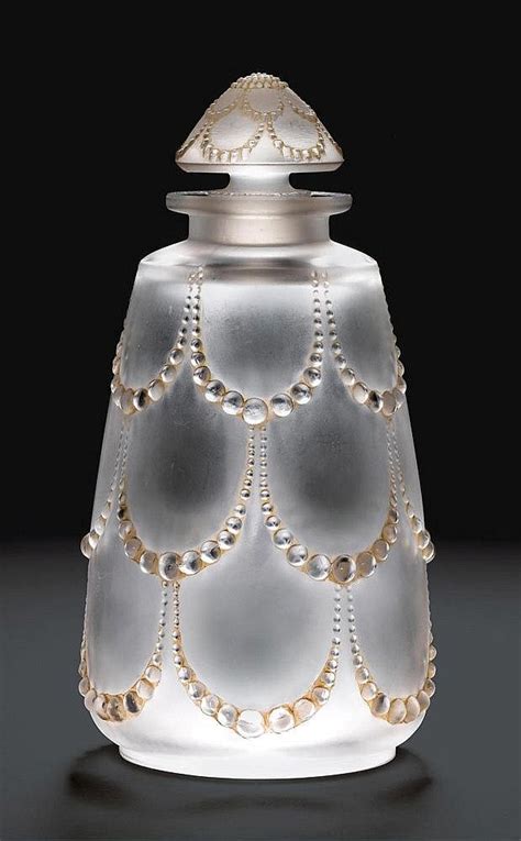 Marc shifted the company from making their goods from potash glass to more workable lead crystal. RENE LALIQUE FLAKON 'PERLES', um 1940. Weisses Glas ...