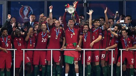 Die deutsche weinelf spielt gegen die winzermannschaft. Europameister! Portugal stärker als der Ronaldo-Schock ...