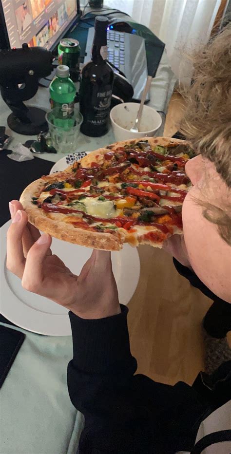 my friend eating his pizza as one slice r mildlyinfuriating