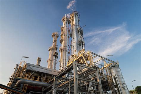 Distillation Columns Used In Crude Oil Refining Honiron Manufacturing