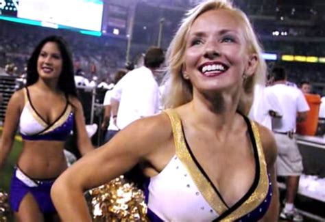 Ex Nfl Cheerleader Molly Shattuck Charged With Having Sex With 15 Year