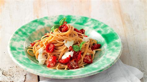 Ricetta Spaghetti Con Pomodorini Sottolio E Burrata La Cucina Italiana