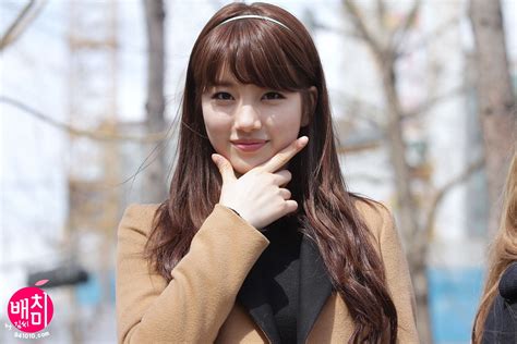 She rose to fame with her roles in television series dream high (2011) and gu family book (2013). Profil dan Biodata Bae Suzy (Suzy Miss A). | Info ...