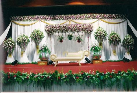 A floral assemblage for your reception stage decoration. Bangalore Stage Decoration - Design #350 wedding flower ...
