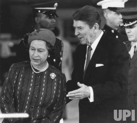 Photo President Reagan Leads Queen Elizabeth Ark0301183
