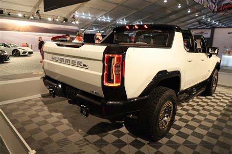 First Gmc Hummer Ev Edition 1 Sells For 25m At Barrett Jackson Auction