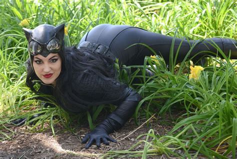 how to make a catwoman costume with household supplies