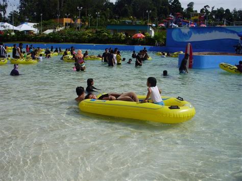 Taman tema air pertama di kuching ini pasti menjanjikan keseronokan buat anda sekeluarga. Melawis Homestay Di Bukit Beruang Melaka: BERIADAH DI ...