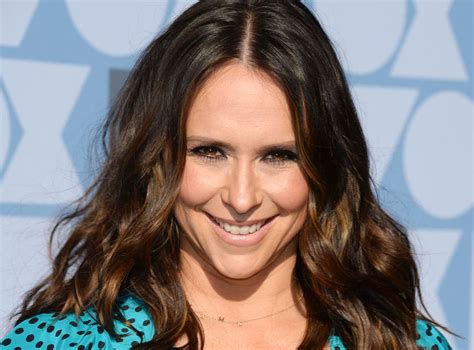 Jennifer Love Hewitt Forced To Fend Off ‘gross Media Questions About