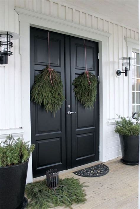 57 Stunning Christmas Front Door Décor Ideas Digsdigs