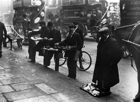 Historic Christmas Pictures Show 100 Years Of Yuletide In London Huffpost Uk News