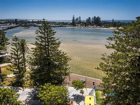 oaks the entrance waterfront suites nsw holidays and accommodation things to do attractions