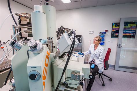 Qut Optical And Electron Microscopy Laboratory