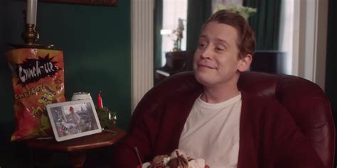 Home Alones Macaulay Culkin Is Back As Kevin Mccallister In New Video