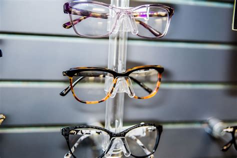 Choosing The Right Eyeglass Frames