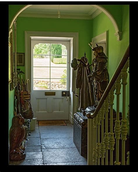 The Same Hall Dowager Duchess Of Devonshire Entry Hall What An Amazing