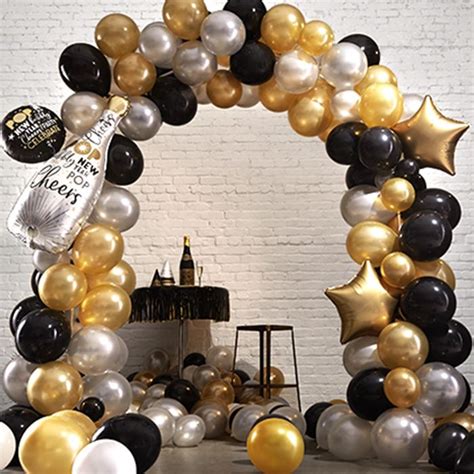 Set up a great new years party with this 10 minute decoration ideas. 2020 New Year's Eve Decorations & Party Supplies | Party City