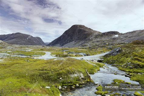 Ruisseau De Montagne Et Rochers à More Og Romsdal Norvège — Collines