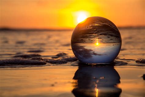 무료 이미지 유리 물 대양 태양 해돋이 구체 반사 하늘 아침 초점 바다 해안 미술 자연 일몰
