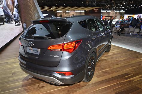 2017 (mmxvii) was a common year starting on sunday of the gregorian calendar, the 2017th year of the common era (ce) and anno domini (ad) designations, the 17th year of the 3rd millennium. 2017 Hyundai Santa Fe Thinks It's Got a Sexy Facelift in ...