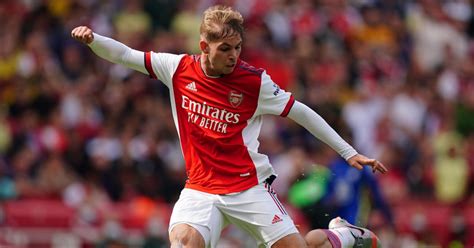 Watch Arsenals Emile Smith Rowe Pulls Off Slick Turn And Shot V