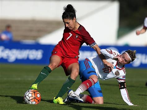 Maisfutebol.iol.pt é um jornal online: Futebol Feminino: Portugal perde amigável frente ao País ...