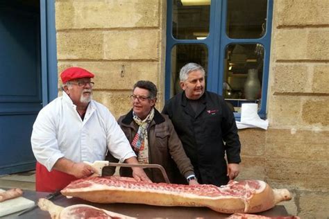 La Célèbre Tradition Ancestrale Du Tue Cochon à Bordeaux
