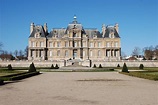 Photo: Castle of Maisons-Laffitte - France