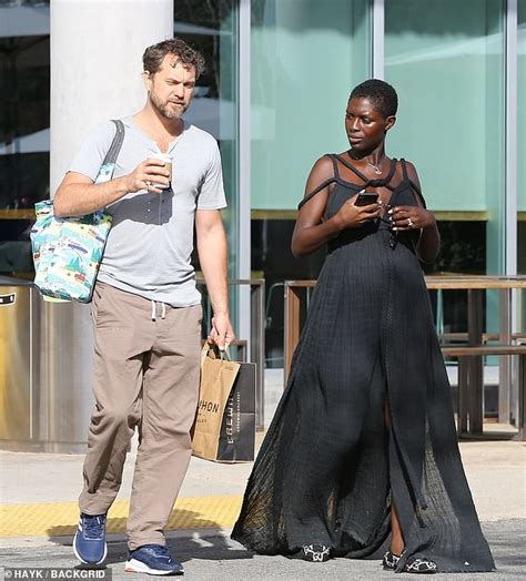 Pregnant Jodie Turner Smith And Joshua Jackson Go Shopping Daily Mail