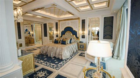 Nur der wohlhabende adel konnte sich die betten leisten, die mit teuren seidenstoffen und aufwendigen. Die größte Hotelsuite Europas: Die Royal Residence im ...