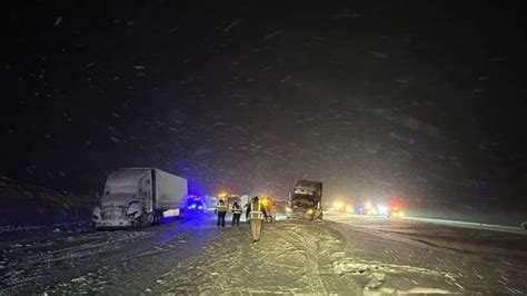 2 Crashes Involving 44 Vehicles Kills 1 On Snow Covered I 80 In Wyoming