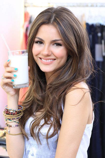 20 Pretty Victoria Justice Hairstyles With Pictures