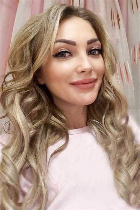 Charming Oksana Y O From Letterkenny With Blonde Hair ID LadaDate
