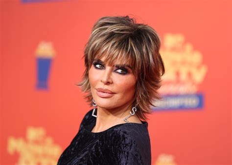 Is Lisa Rinna Leaving Real Housewives The Internet Thinks It Has An Answer