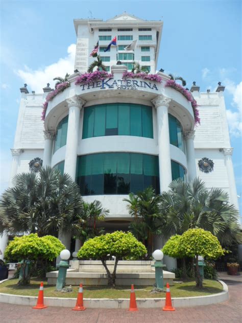 Bmw 2 hotel bmw 2 hotel near sekolah jenis kebangs, muar, 84000 malaysia ~27.16 miles northwest of batu pahat. The Katerina Hotel Batu Pahat : A Comfortable 4-Stars Stay ...
