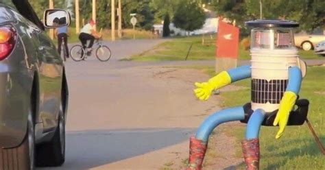 Check spelling or type a new query. HitchBOT, le «robot canadien qui fait du pouce», pourrait ...