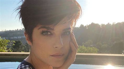 Selma Blair Wows Instagram With Stunning Backyard Bikini Selfie