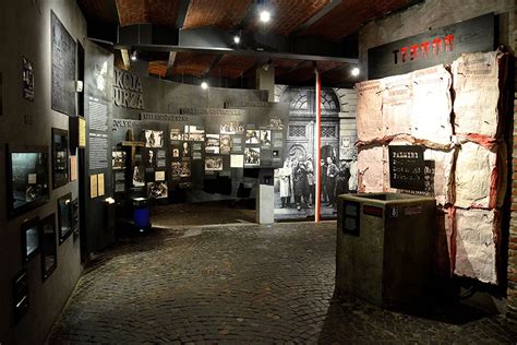 Warsaw Uprising Museum 1944 Small Groups Tour