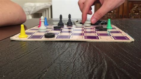 How To Play Checkers Basic Checkers Rules And Instruction Enjoyable Board Game Youtube