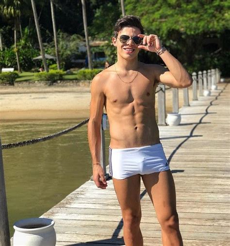 Thomaz Costa Foto Reprodu O Instagram Rapazes Bonitos Sunga