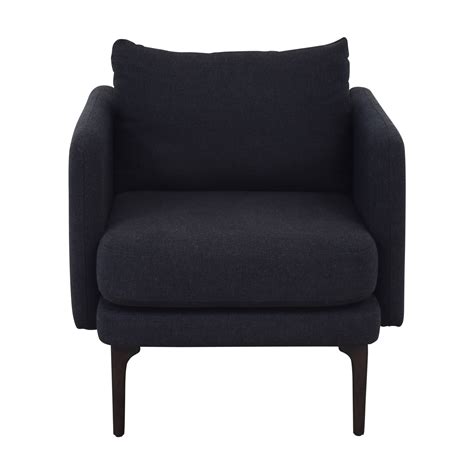 ◄ back to lounge seating the west elm work metal frame chair features a structured and architectural aesthetic expressed in details like the welted seams and cushions. 33% OFF - West Elm West Elm Auburn Chair / Chairs