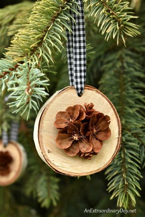 But deciding what will look best on your tree can be perplexing. 10 Unique DIY Christmas Decor Options - Resin Crafts