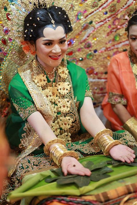Perpaduan Pernikahan Adat Makassar Dan Palembang Ternyata Cantik Sekali