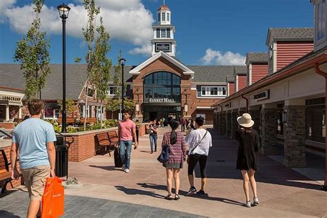 Woodbury Common Premium Outlets Shopping Tour Tourists Book The